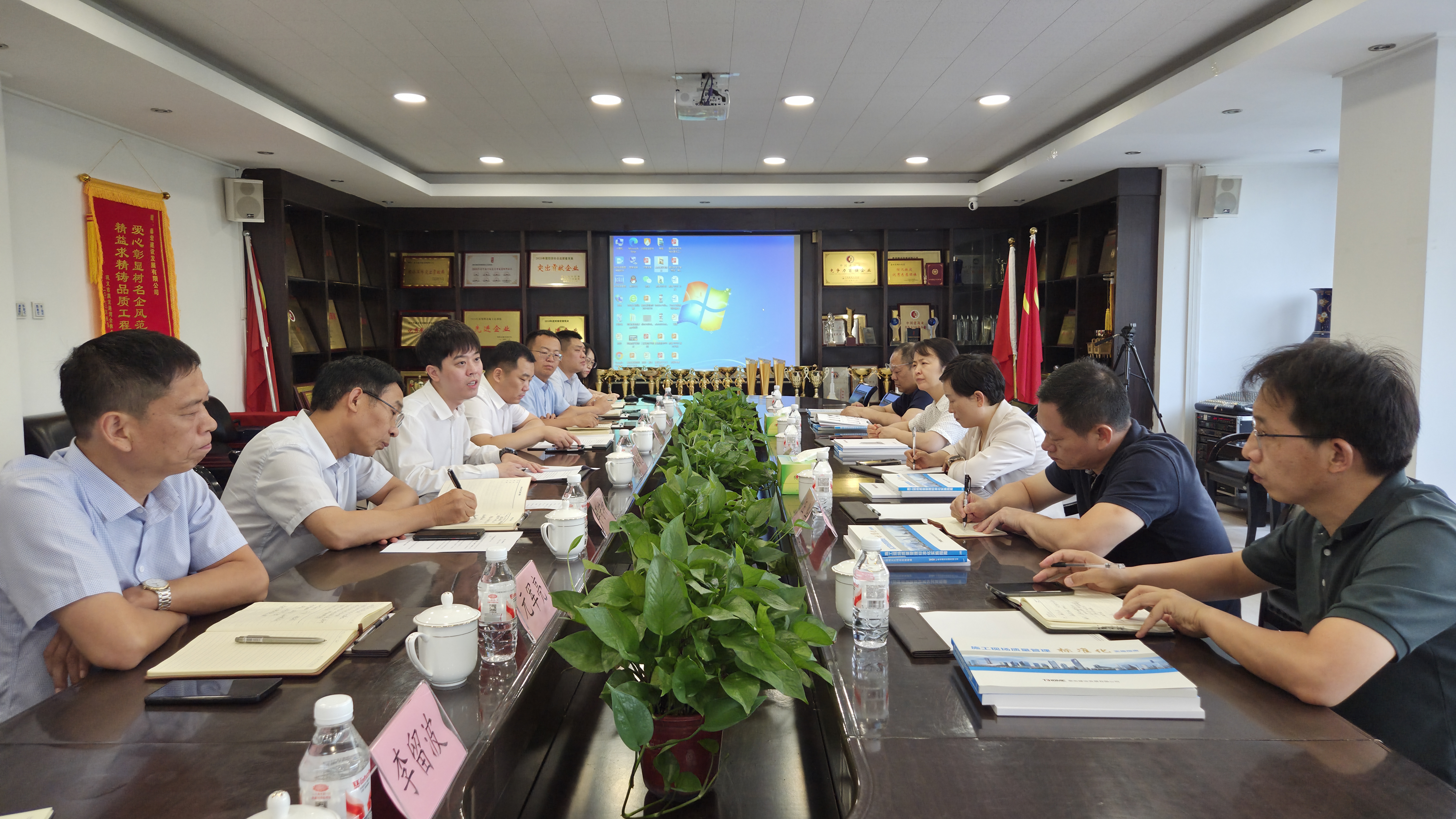 郑州市政协领导莅临泰宏建设走访调研工作